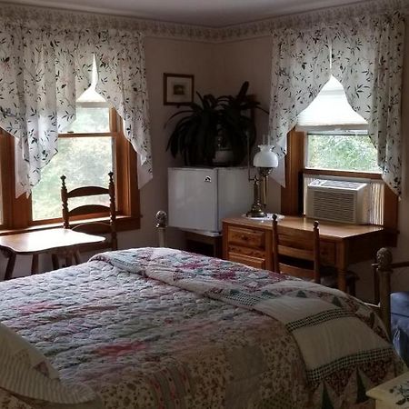 Eastgate Inn B&B 레녹스 외부 사진