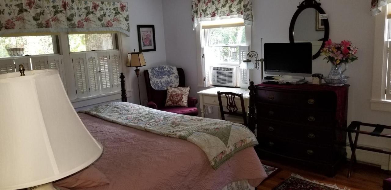 Eastgate Inn B&B 레녹스 외부 사진